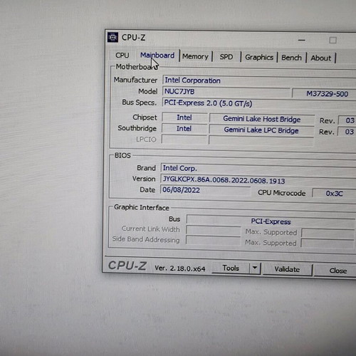 Mini PC 17Nuc 8GB 256 SSD 4 cores like new