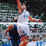 Περιοδικό Τρίποντο Νο 347 "Μετάλλιο τιμής" με αφίσα Π. Γιαννάκης σαν καινούργιο
