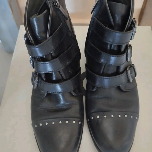 Leather ankle boots like new, Italian Tsakiris, size 39, black