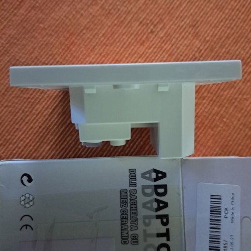 Soket with USB new with its packaging
