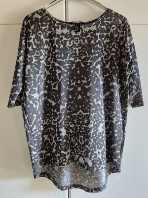 H&M blouse leopard print, like new, comfortable fit, black and beige