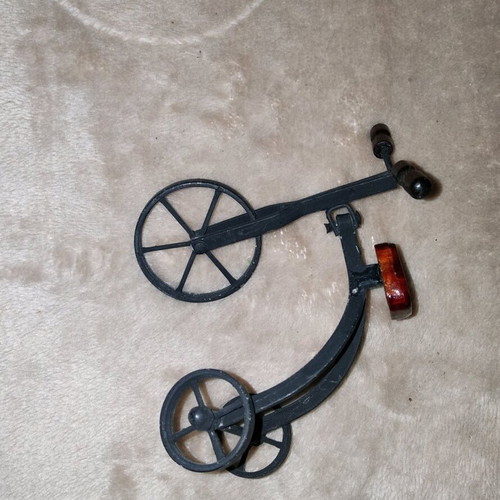 Miniature bicycle about 9cm tall like new