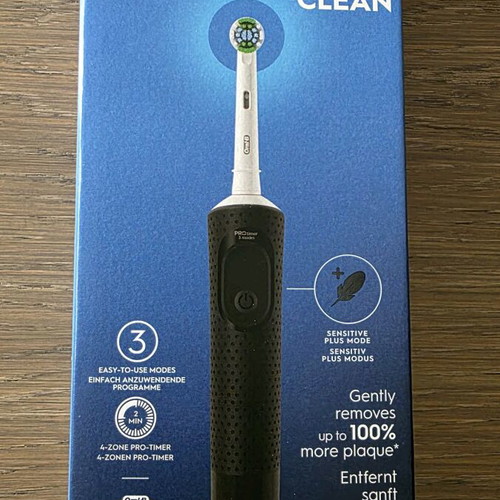 Oral-B electric toothbrush new with 4 replacement brush heads