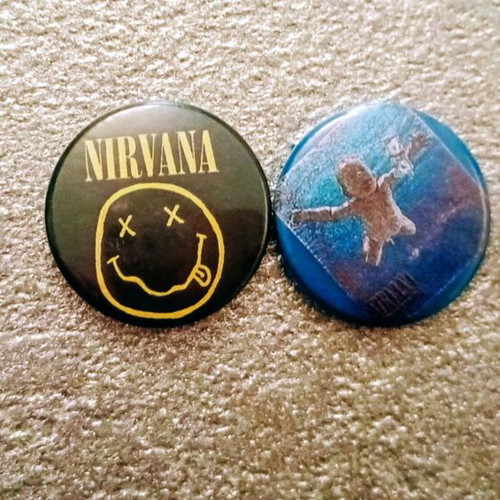 90's pins like new, set of 21 pieces