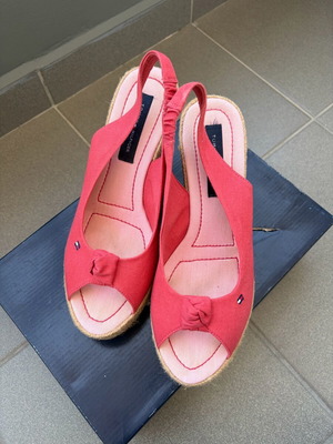 Tommy Hilfiger platform like new, red, size 39