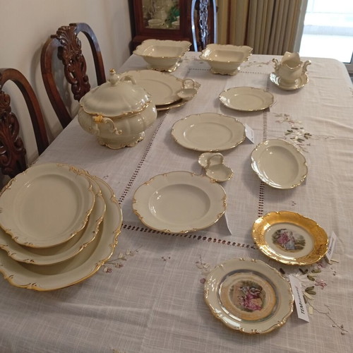 Porcelain Dinnerware Set like new, complete luxury quality