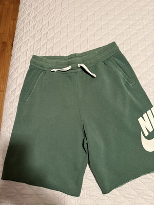 Nike shorts like new, green, size S