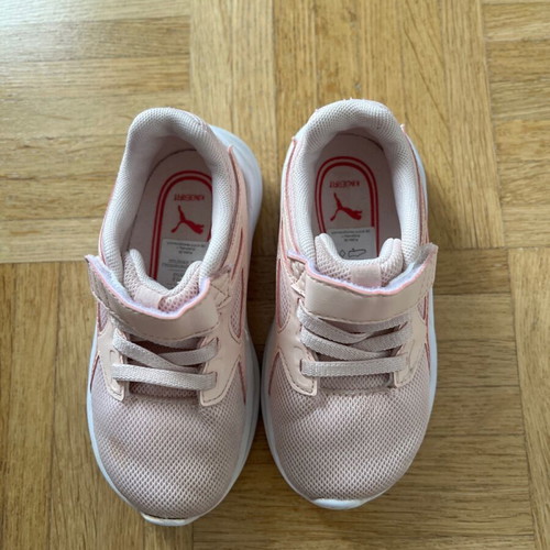 Puma kids athletic shoes used size 24