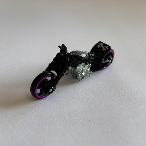 Hot Wheels 2001 Blast Lane Motorcycle Skull & Crossbones Series used