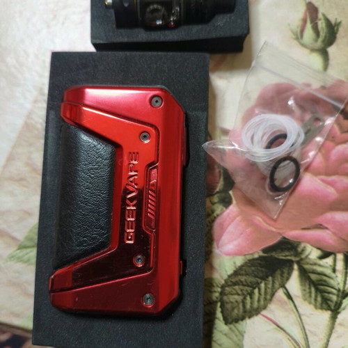 Geek Vape Aegis Legend 2 L200 Box Mod Kit 6ml like new, red