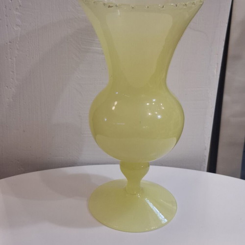 Uranium opaline vase from 1930-1940, used
