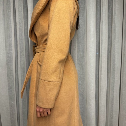 Minkpink beige women's coat like new with belt and impressive collar