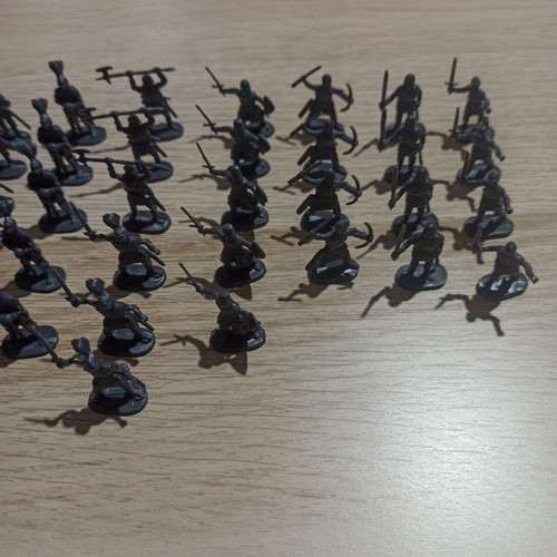 Toy soldiers set of 51 new in 12 different poses