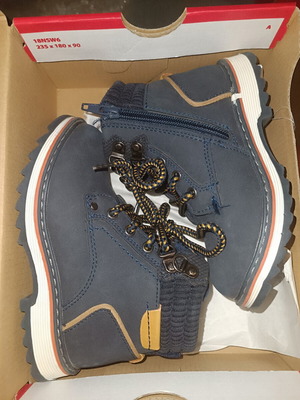 Boots size 27 like new