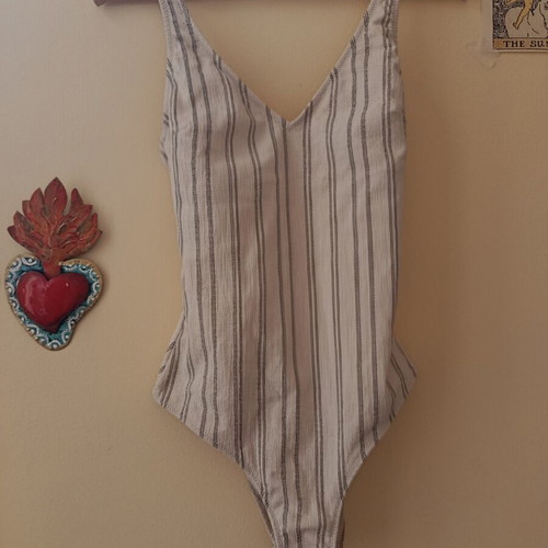 Oysho swimming suit like new, medium size, white beige