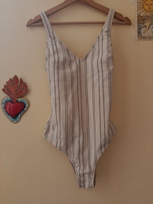 Oysho swimming suit like new, medium size, white beige