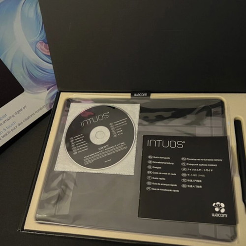 Wacom Intuos Art tablet and pen, new, black