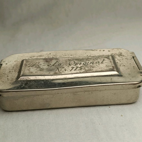 Portable medical antique device used for sterilizing tools