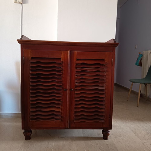 Wooden shoe rack elegant, like new, walnut color