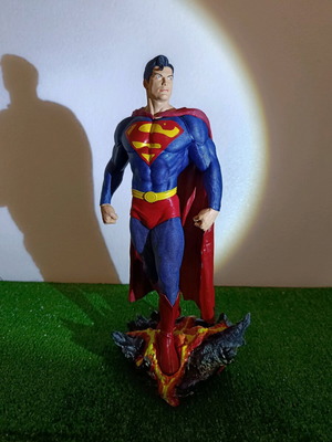 Superman resin statue like new, handmade collectible