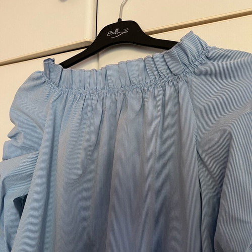 Women's shirt like new, white and turquoise, buttonless design