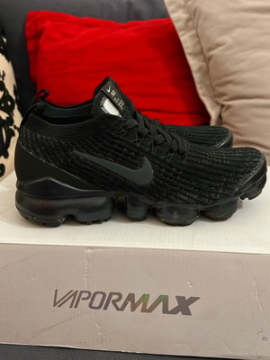 Nike athletic shoes used, size 36, black