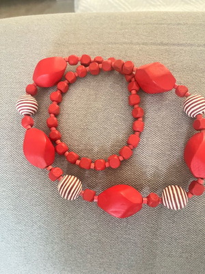Necklace like new, red