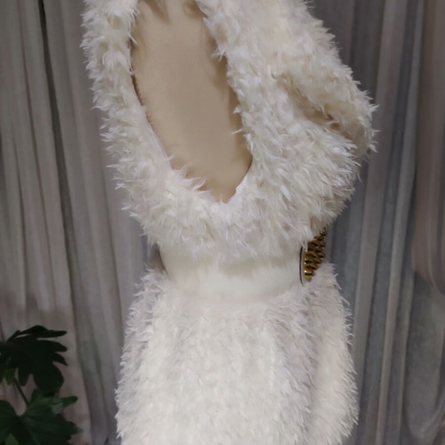 Fur women's vest like new with decorative studs belt white