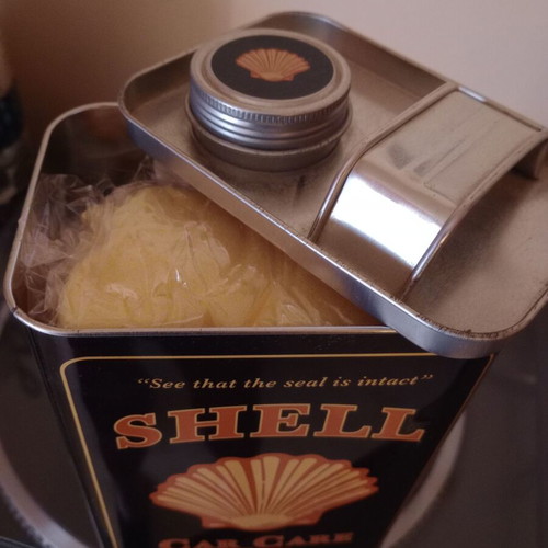Shell tin box collectible with car accessories new