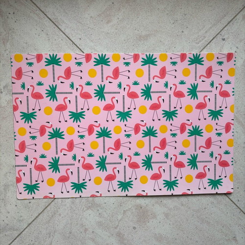 Plastic flamingo tropical pink placemats like new, set of 2