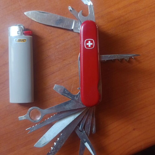 Swiss pocket knife with 13 tools like new
