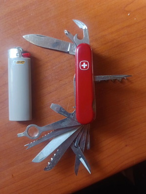 Swiss pocket knife with 13 tools like new