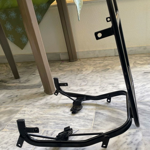 Delivery rack used with tilt mechanism and free anti-theft locks