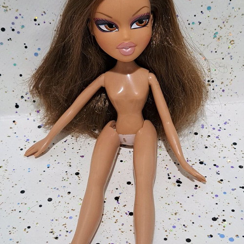 Bratz Fashion Designer Yasmin doll used with flaws