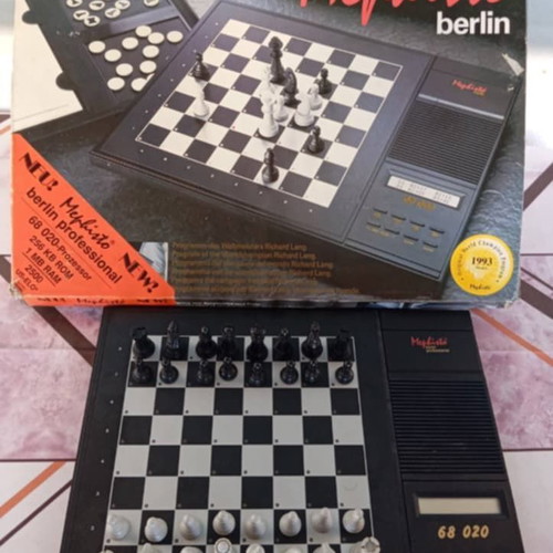 Mephisto Berlin Professional electronic chess used, 68020 model
