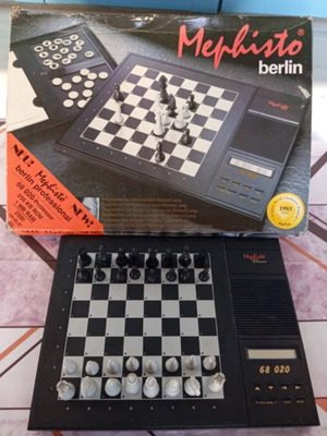 Mephisto Berlin Professional electronic chess used, 68020 model