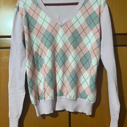 Knitted sweater like new, thin pullover S/M pink with diamond pattern