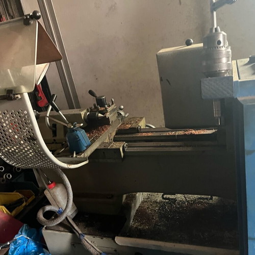 Metal lathe like new with milling head and cooling system