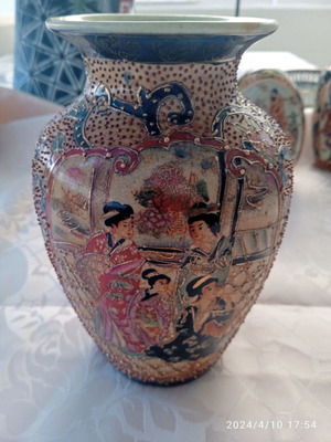 Vintage Satsuma vase used, hand painted, 17 cm height