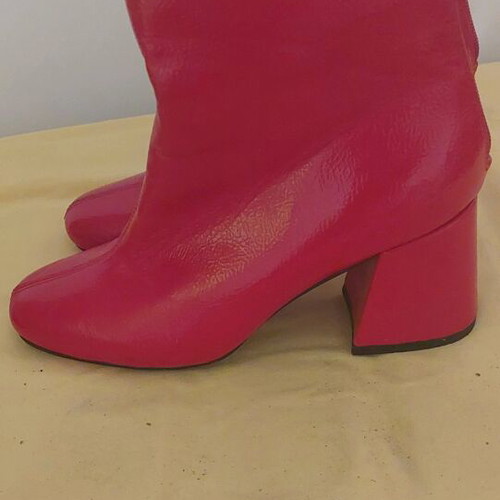 Red ankle boots like new, size 39, striking design