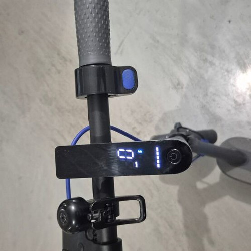 Xiaomo Mi Electric Scooter 3 with charger and phone mount