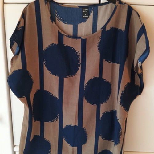 Women's summer t-shirt like new, size S
