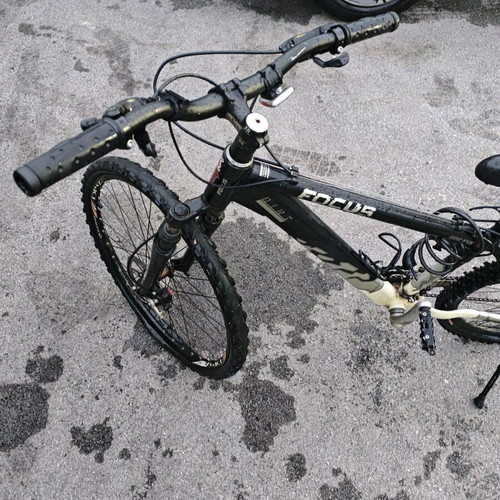 Mountain bicycle like new, disc brakes, 27 inch, men's
