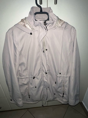 Women's waterproof coat like new, with detachable hood, size L