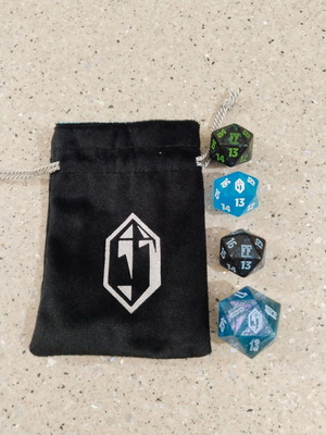 Magic the gathering Final Fantasy  - Pre-release bag, Crystal Dice+Bundle Dice+blue & green dice