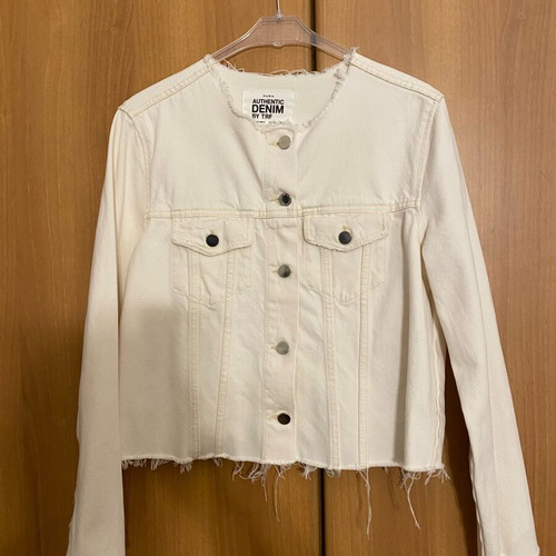 Zara denim jacket new, white, short with frayed edges