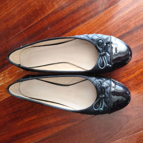 Camille ballet flats like new, black faux leather with bow