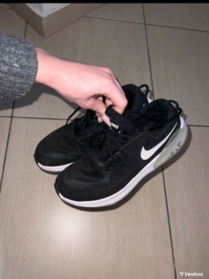 Nike Pegasus running shoes like new, black, shock absorbing