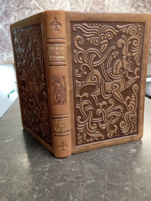 Le livre des Vikings used book with leather binding