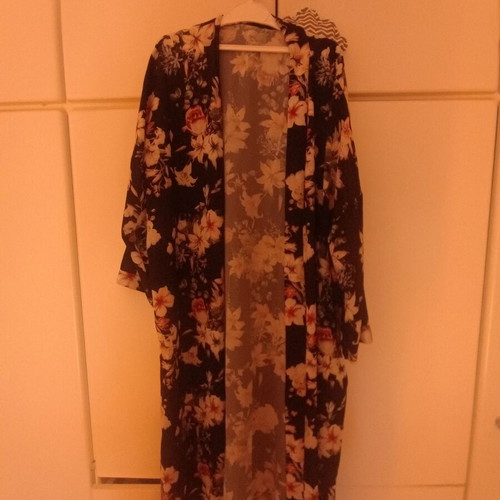 Long black floral kimono like new, one size